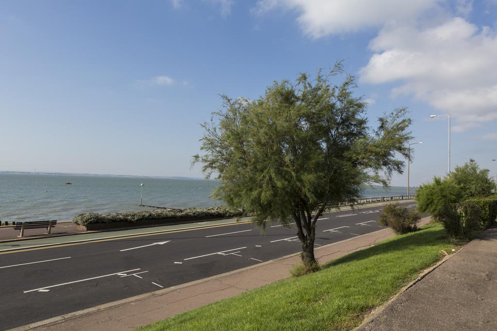 Southend Guest House - Close To Beach, Train Station & Southend Airport Buitenkant foto
