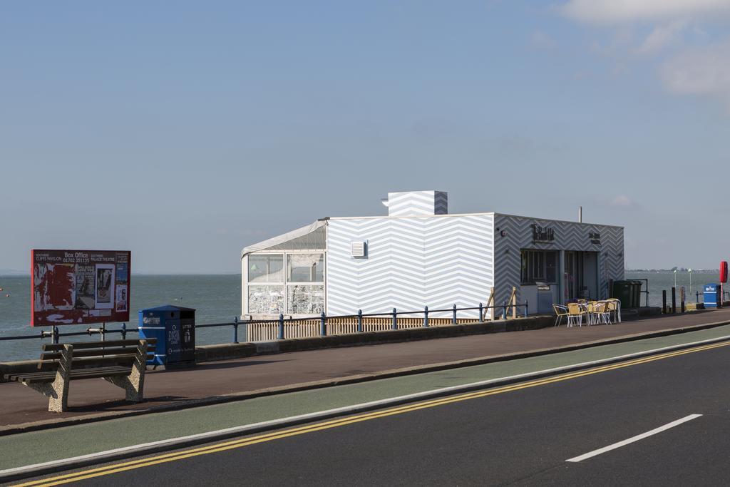 Southend Guest House - Close To Beach, Train Station & Southend Airport Buitenkant foto