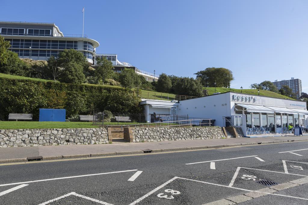 Southend Guest House - Close To Beach, Train Station & Southend Airport Buitenkant foto