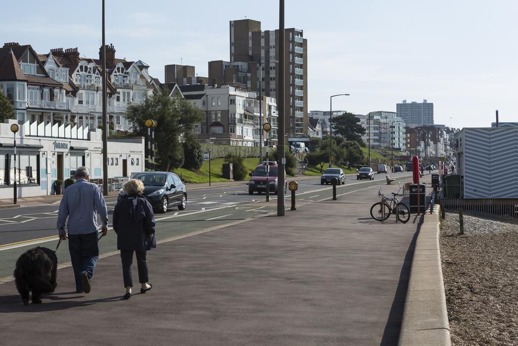 Southend Guest House - Close To Beach, Train Station & Southend Airport Buitenkant foto