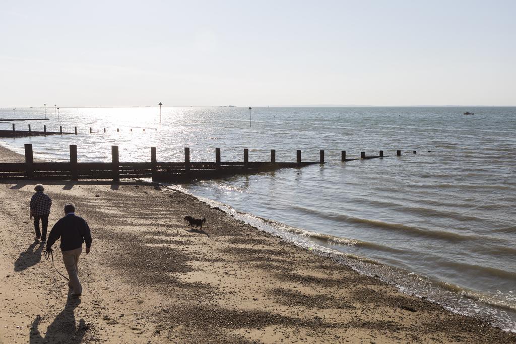 Southend Guest House - Close To Beach, Train Station & Southend Airport Buitenkant foto