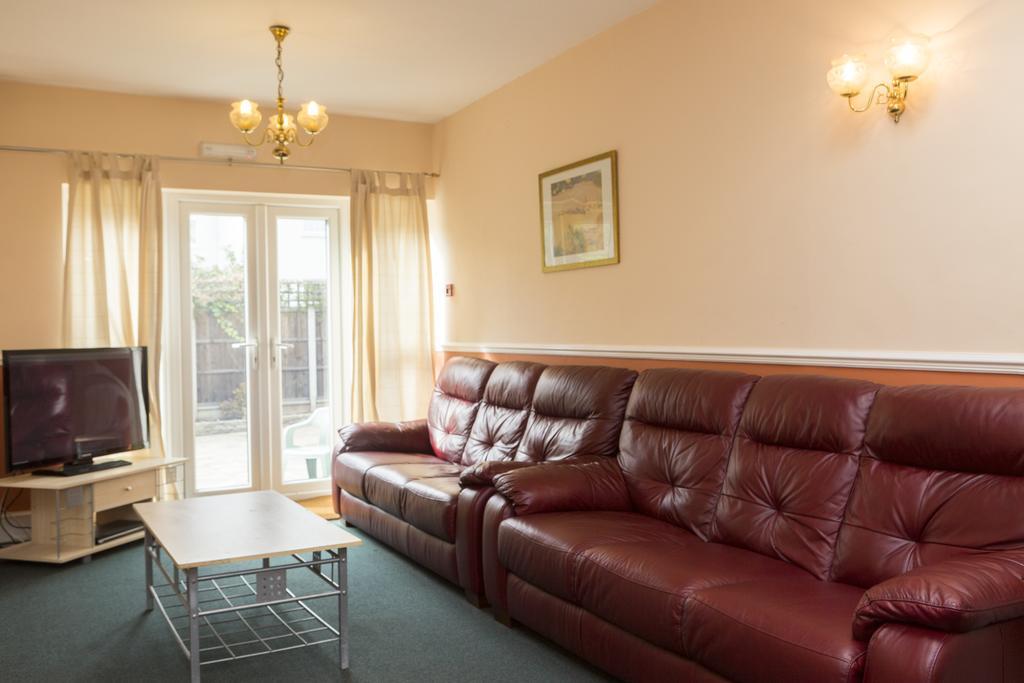 Southend Guest House - Close To Beach, Train Station & Southend Airport Buitenkant foto